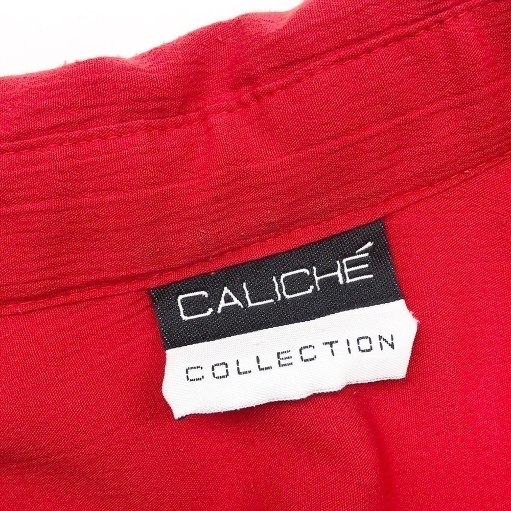Caliche Collection red button down top - Picture 3 of 4